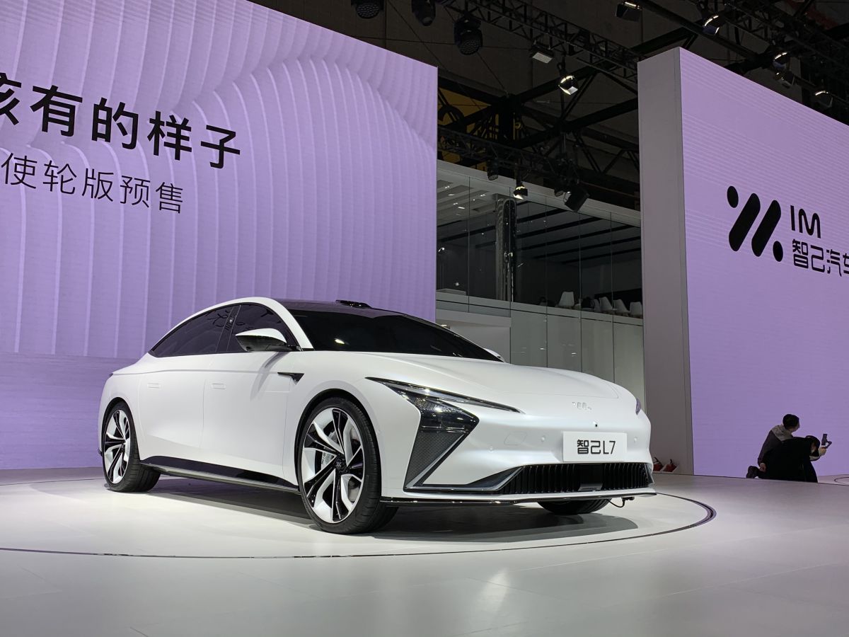 上海车展探馆:智己纯电轿车l7
