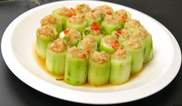 蒜蓉蒸丝瓜,细腻鲜香,美味家常菜,开胃又下饭,10分钟就能做好