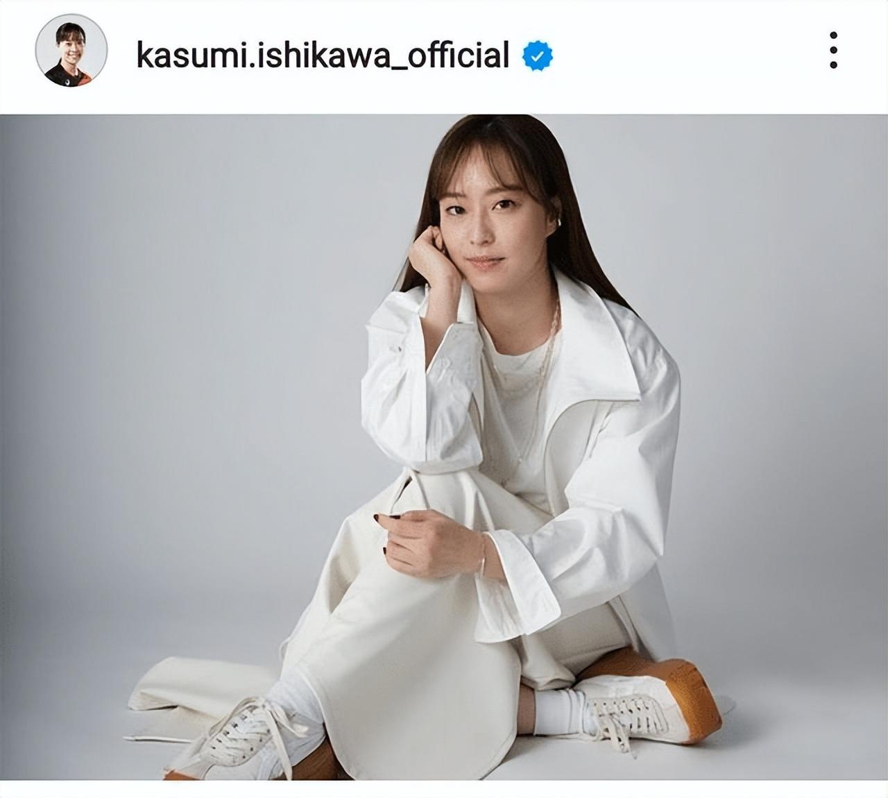 穿橙色连衣裙出场!石川佳纯退役后首上综艺 自嘲23岁被视为前浪