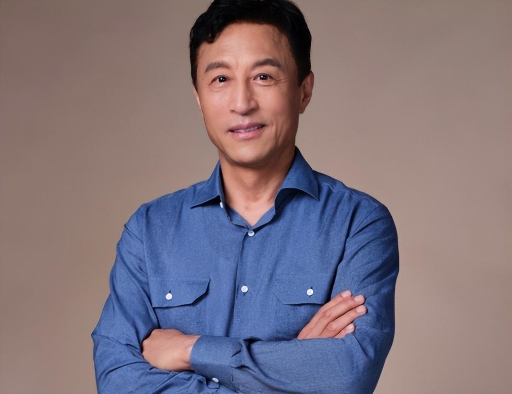 王洛勇:娶19岁的丁宁为妻,婚后独闯国外十几年,妻子照顾家庭