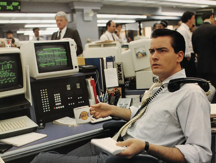 豆瓣评分8.2,本片记录了华尔街精英如何抛弃人性