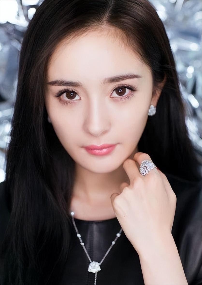 杨幂马面裙热搜翻车被汉服粉指出裙门穿歪网友辣评啥火蹭啥