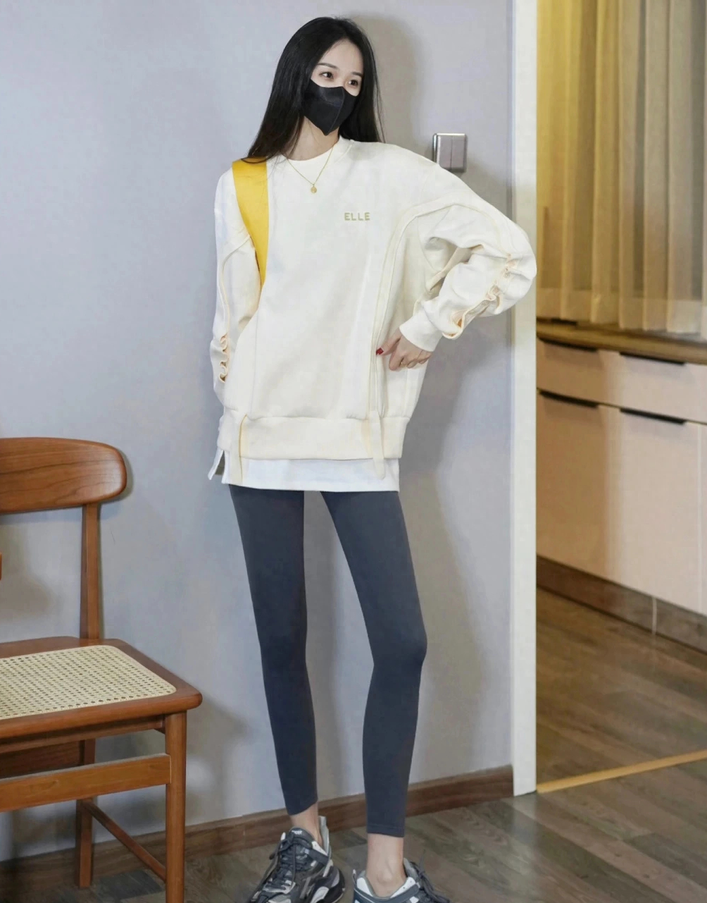 "卫衣搭配瑜伽裤"新穿法火了!穿出门不尴尬还很洋气,活力四射