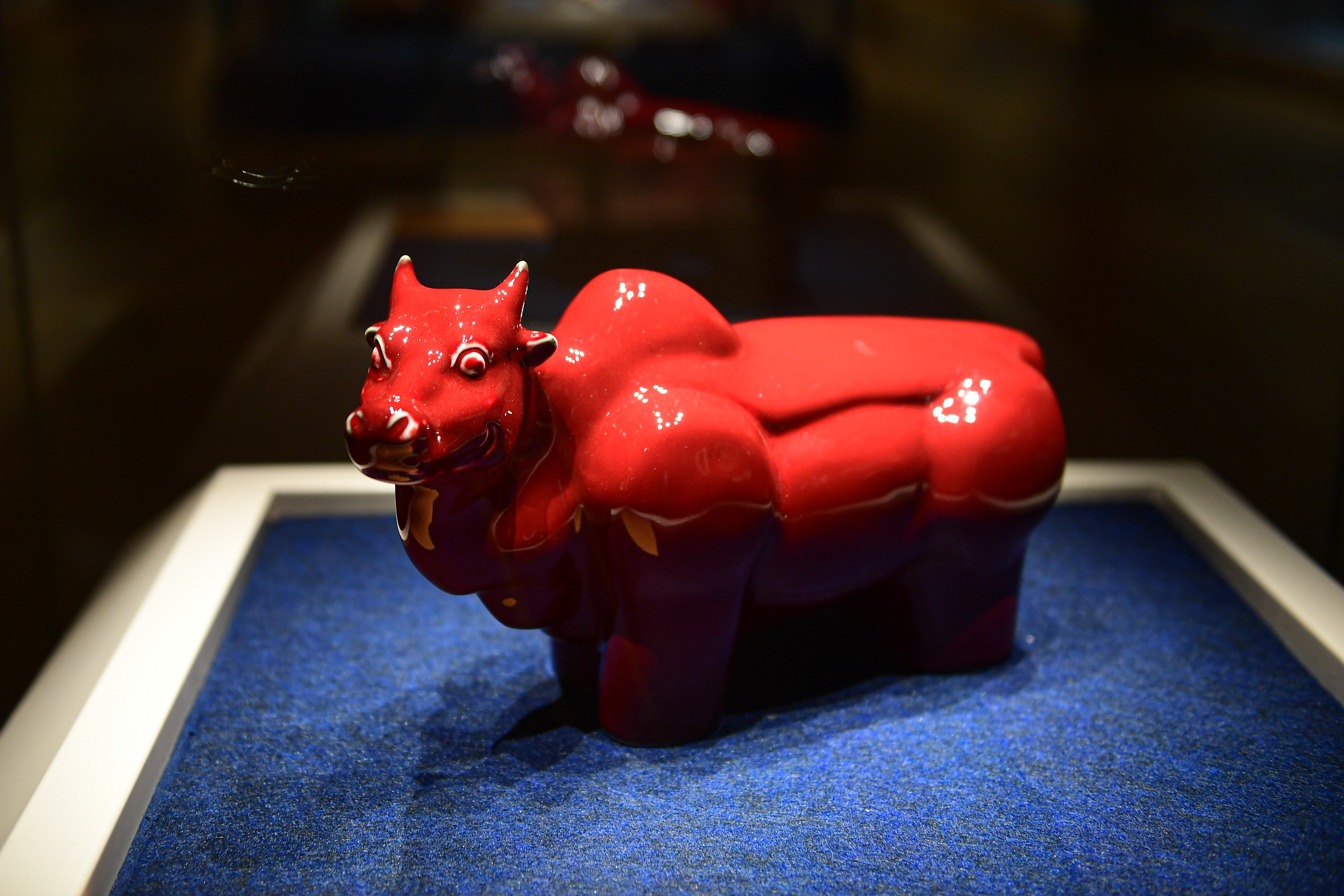 参观牛艺术展迎牛年