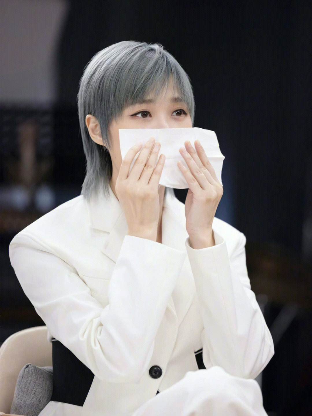 既没作品又没流量却频繁出现在重要场合39的李宇春早就是顶流