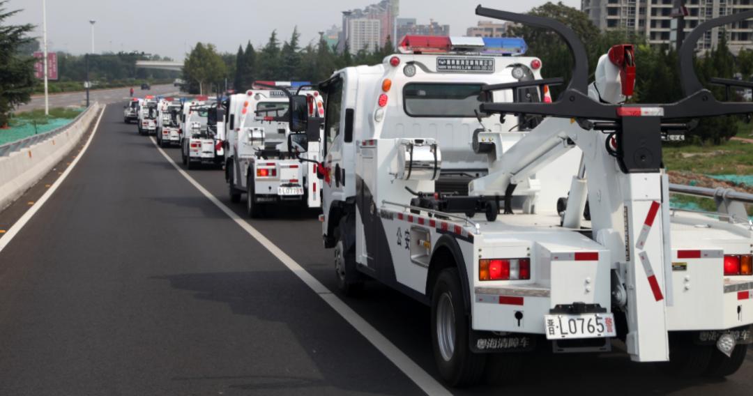 临汾市公安局交警支队举办清障车配发仪式