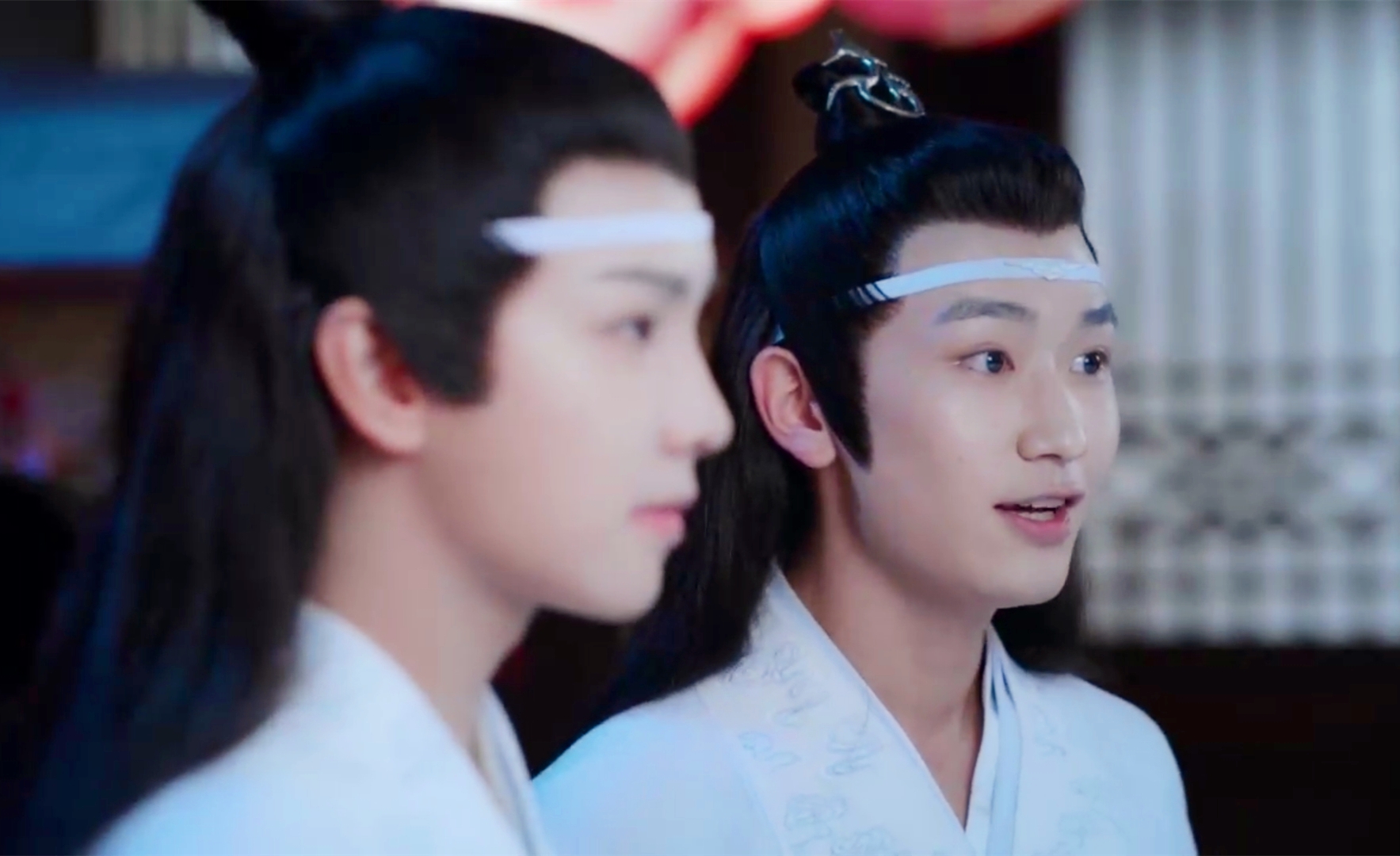 「千年结92」一个笑得灿如夏花,一个心里拧成麻花