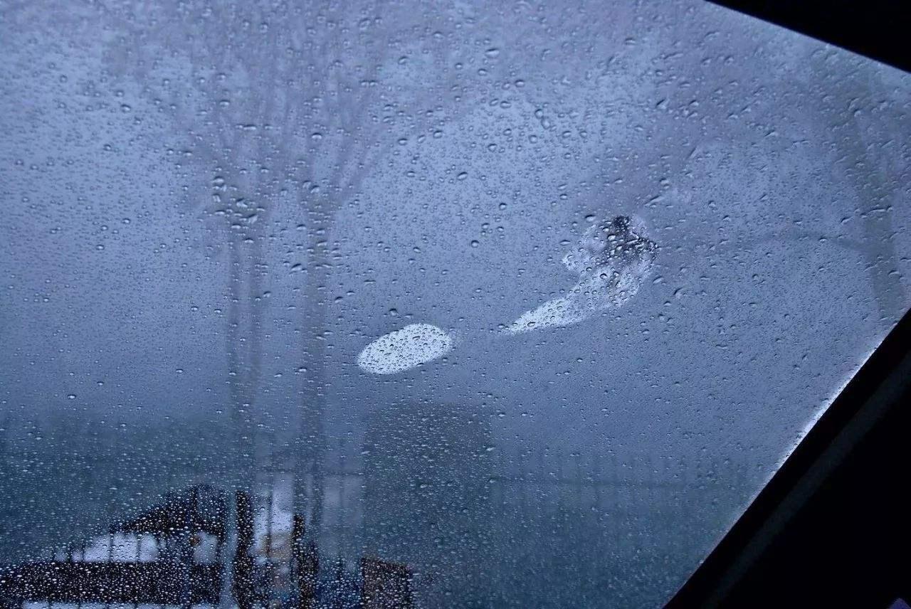 车内外温差太大,车窗起雾难以忍受?这几招不要忘!