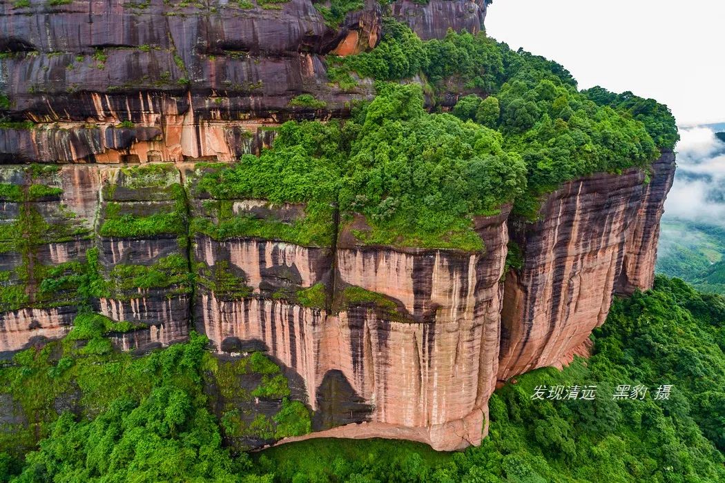 群山之巅矗立着一座天然城堡,它是广东丹霞地貌的典型代表!