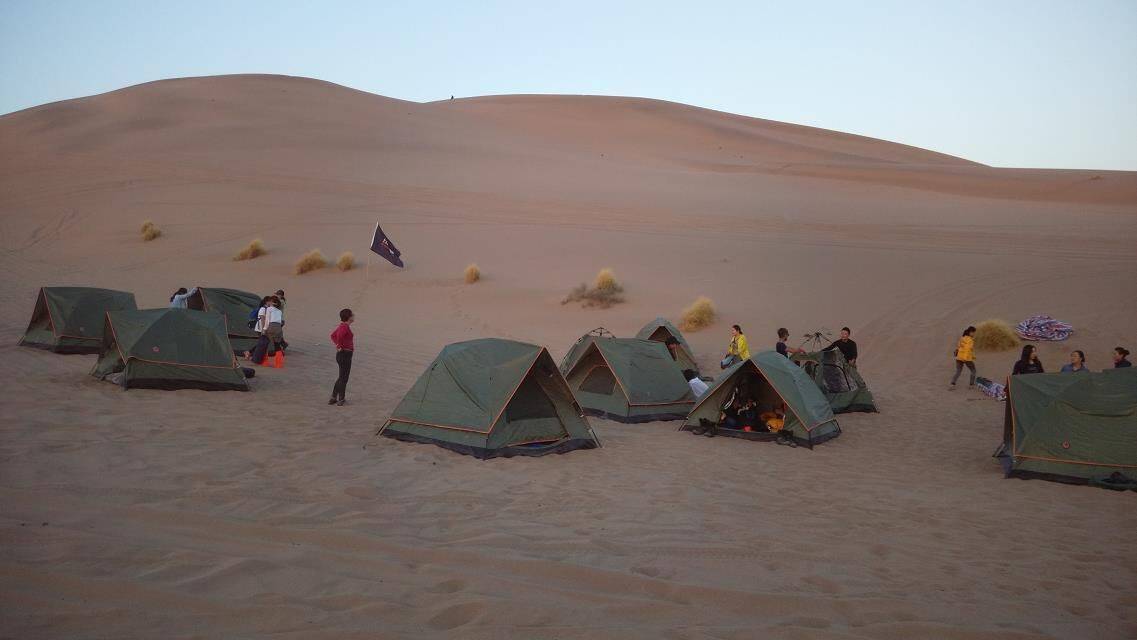 甘肃敦煌露营为啥要选择鸣沙山,需要注意什么?