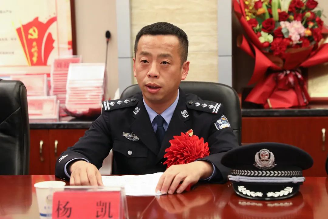 "杨春警队"获评全国扫黑除恶专项斗争先进集体,受奖代表载誉归来