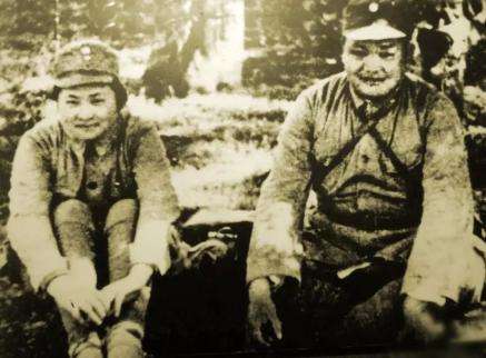 1937年,罗炳辉娶小19岁的张明秀,前妻带着儿子入了深山杳无音信