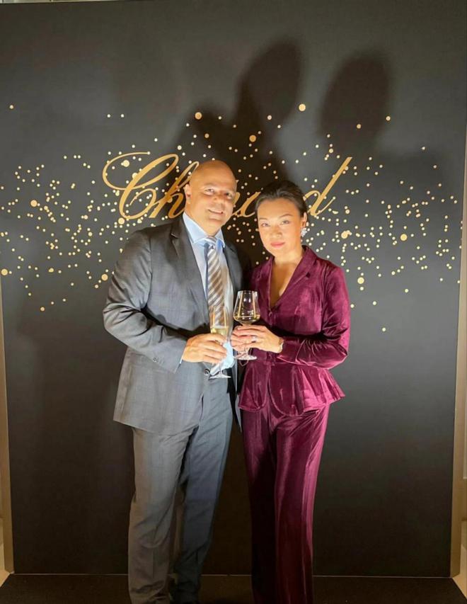 著名演员史可:二婚嫁洋老公,婚后连生两胎,一家四口其乐融融