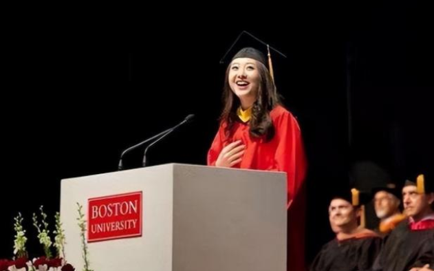 "美国空气香甜"杨舒平回国,邻居透露每天遛狗,网友看后笑了