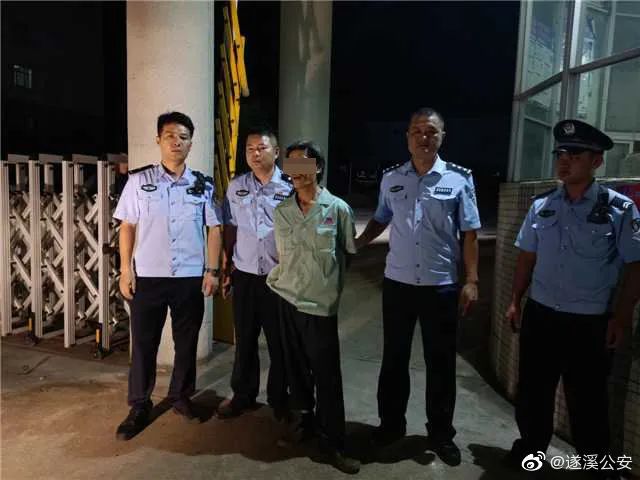 |无牌摩托屡次恶意逼停大货车，网友：不要命了？警方通报