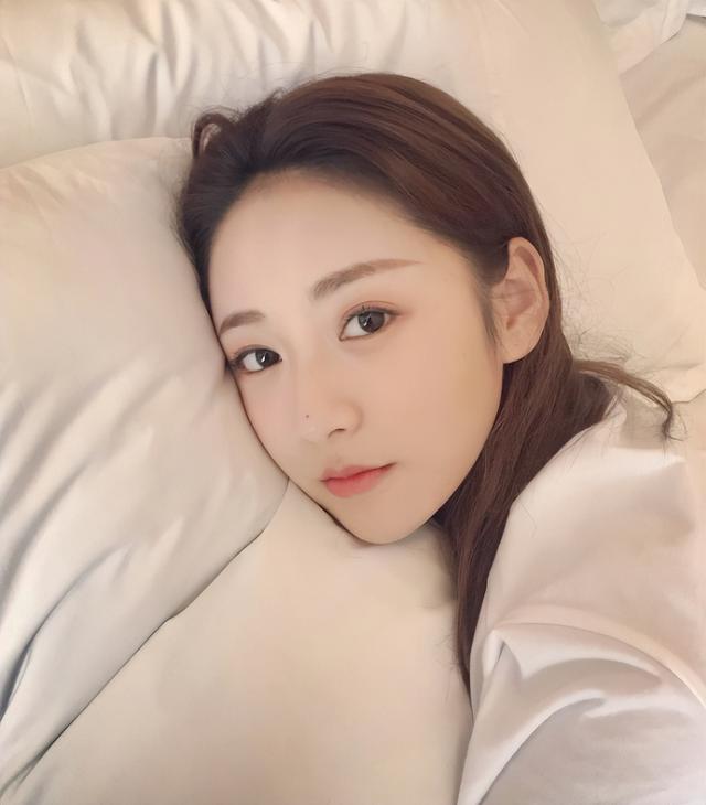 脸上有这5个特征的女生,属于"耐看型"时尚脸,不用化妆也很美