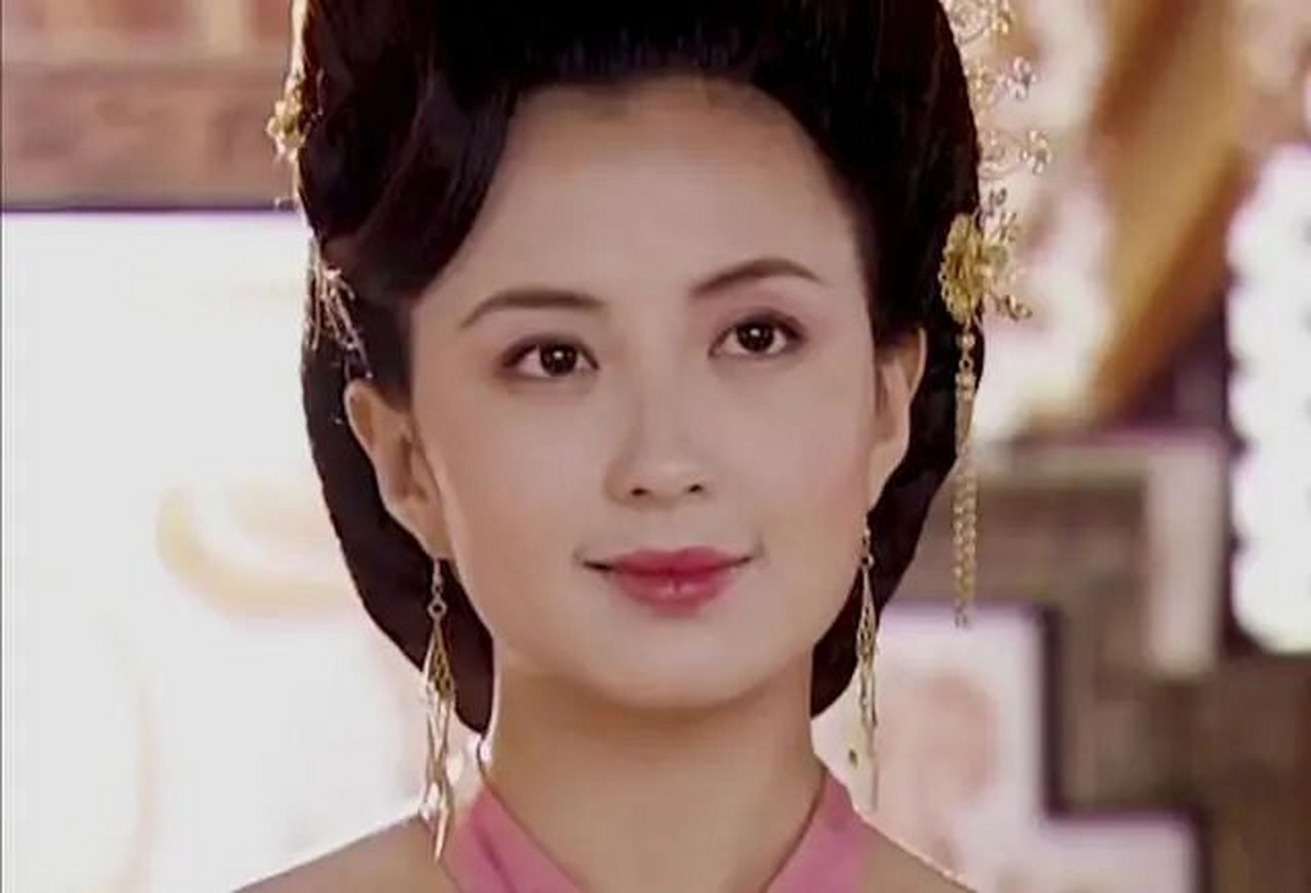 "黑化不靠浓妆"的女演员之杨童舒  在古装剧《至尊红颜》中,她饰演"徐