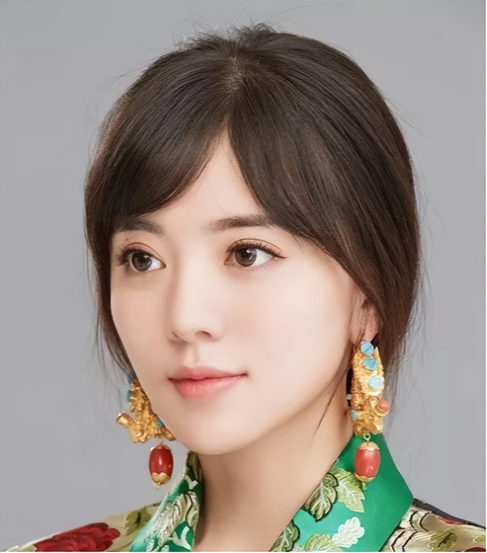 "隐形富婆"阿兰:戴上亿九眼天珠,21岁打败王菲,坐拥亿万身价