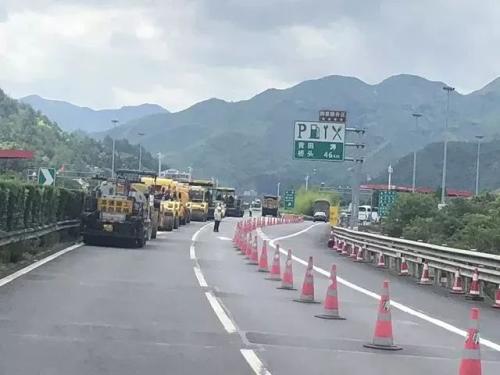 g69银百高速部分路段施工,需借道通行