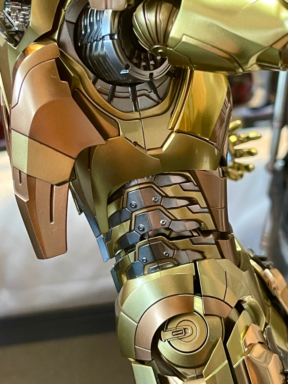 钢铁侠mark21名字为midas,迈达斯来源于典故点石成金,这也和钢铁侠这