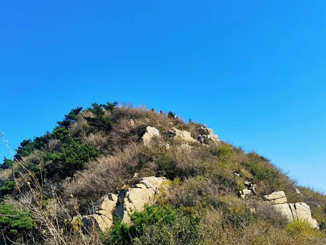 济南最高山梯子山渐入秋凉,原生态登山天花板,秋高气爽宜登高