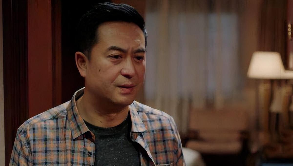 回顾张嘉译婚变?王海燕深夜发文:多年婚姻一团散沙一