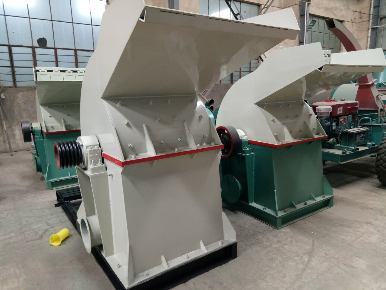 废旧树枝木材粉碎成木屑,用途广泛前景好