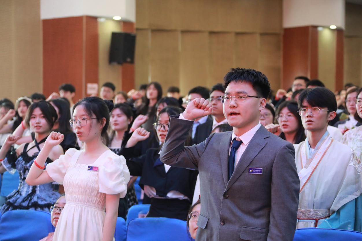 青春逐梦,壮歌远行——临沂一中南校区2020级举行毕业典礼