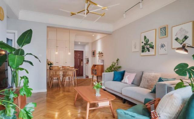 装修客厅做双眼皮吊顶,用什么颜色好看?