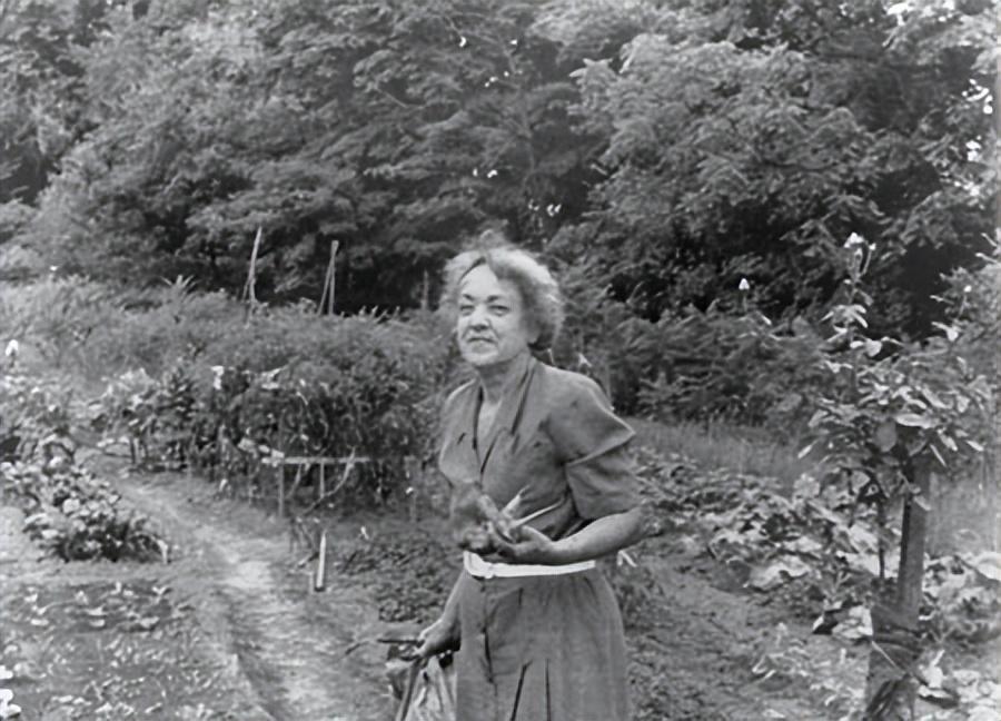 美国女记者史沫特莱在延安:因推行交际舞,与贺子珍发生严重冲突