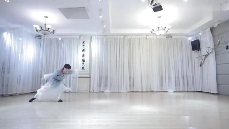 「木之南·中国风」原创古典舞剑舞《关山酒》全网最帅气的北舞小哥哥的剑舞~~~,舞蹈,艺术舞蹈,好看视频
