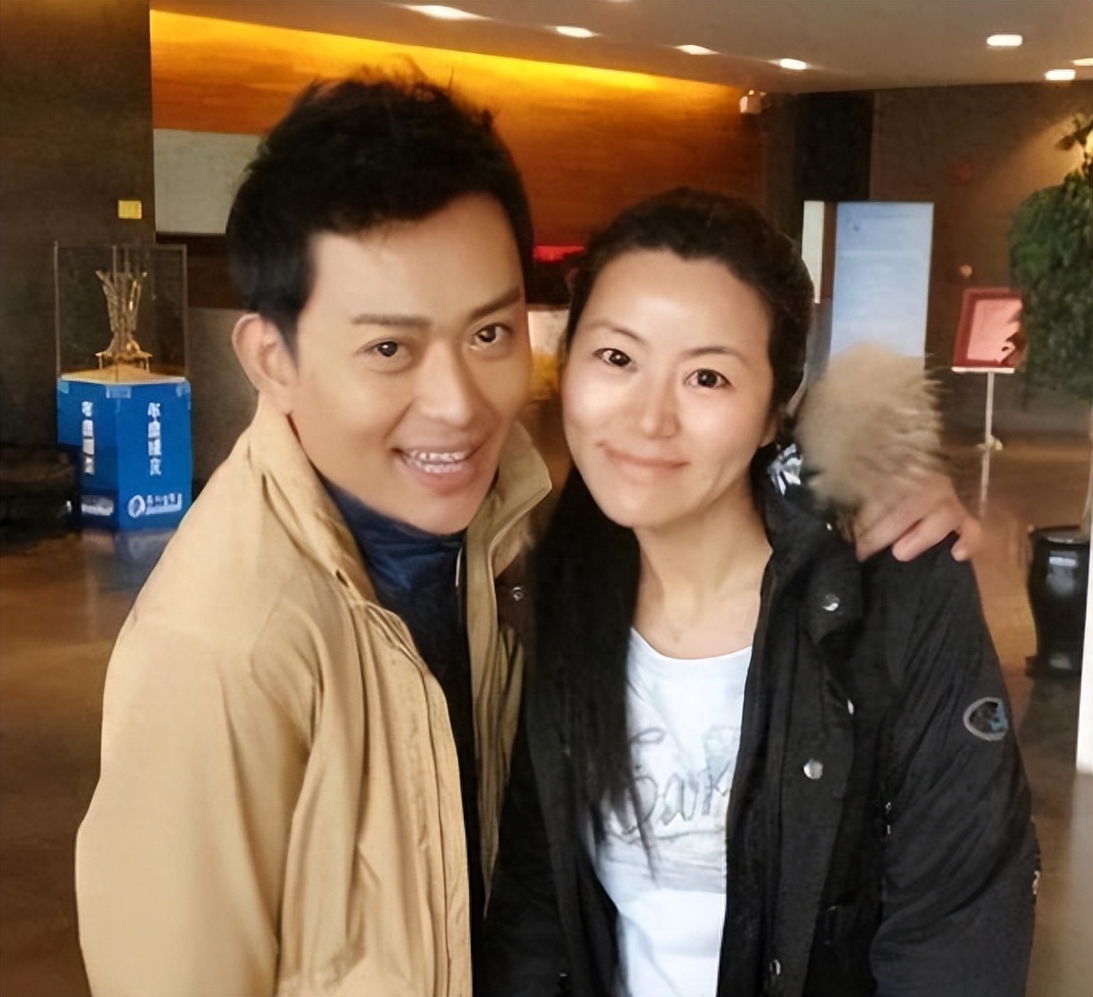 黄海冰不接受前妻丁克再婚娶小12岁娇妻婚后生两子幸福美满