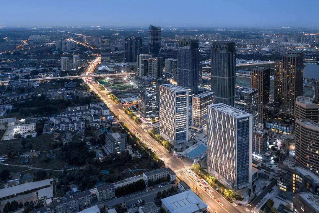 北京通州保利大都会,设计灵感源自通州大运河之潺潺波涛