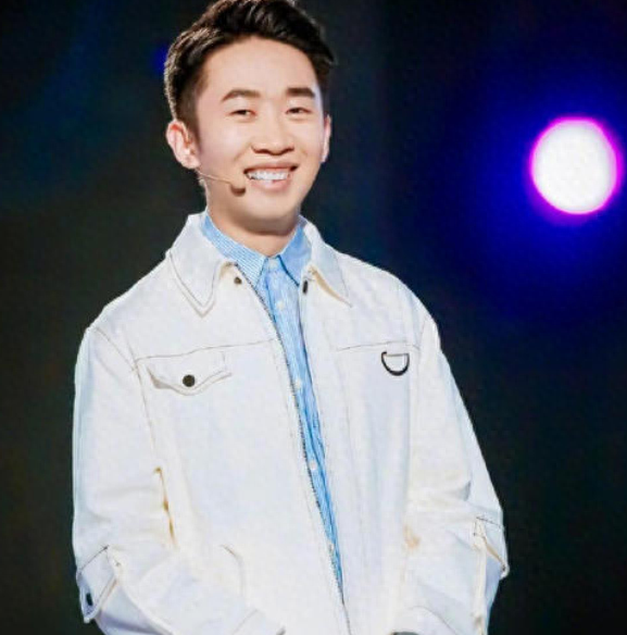 1986年,杨迪出生在四川省羌族自治州汶川县,从小他就有十分旺盛的表现