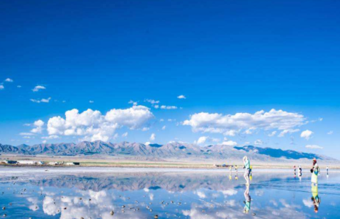 大理天空之镜:一块普通镜子拍照都要收费,谁拍谁尴尬