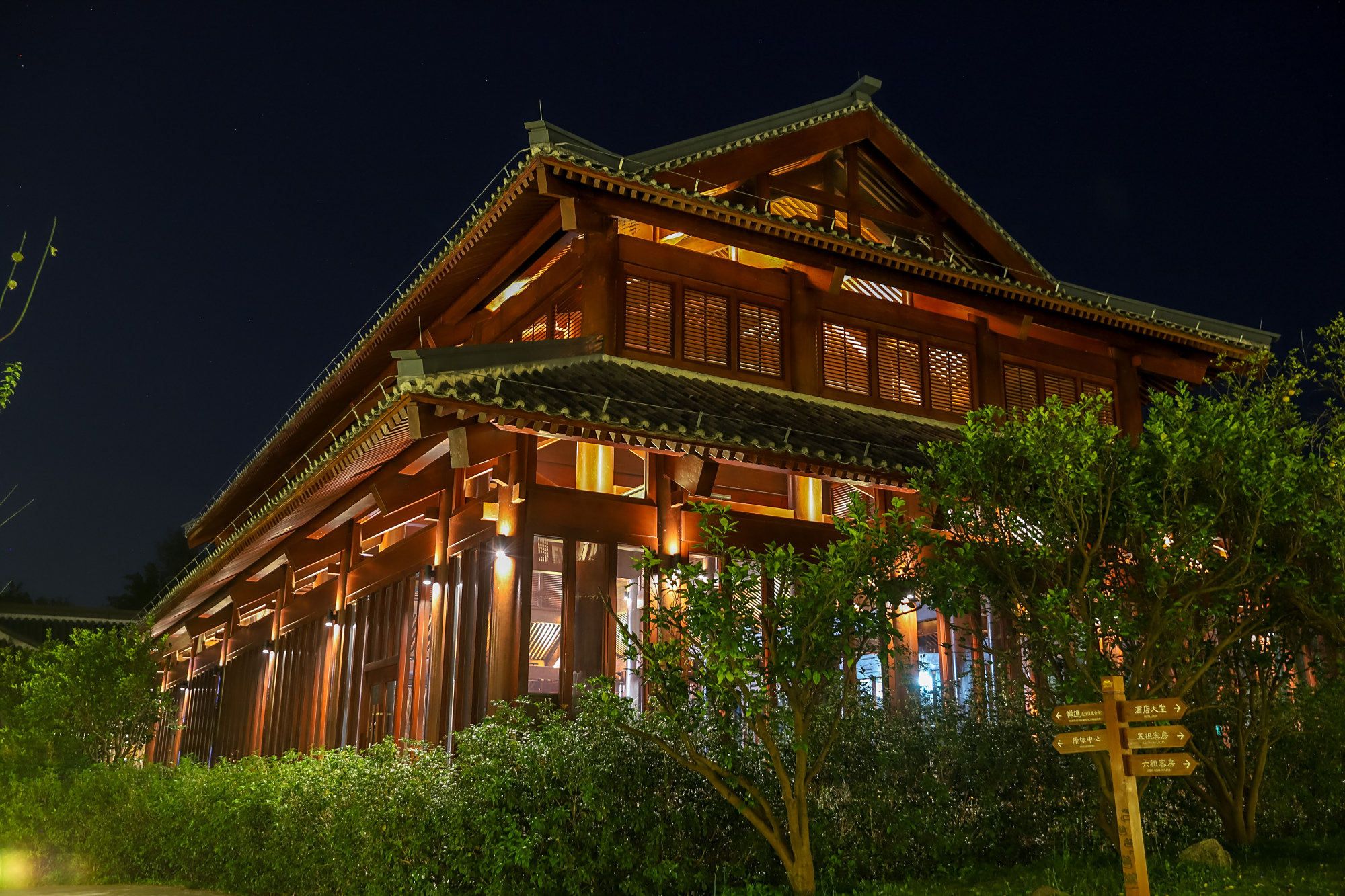 广东旅行,发现一座"禅修酒店",造型像古代宫殿,建筑大有来头