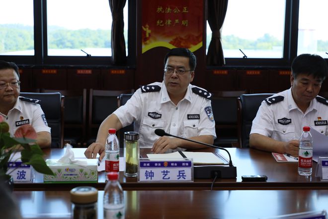 湖南省司法厅副厅长,省监狱管理局局长钟艺兵一行赴武陵监狱调研督导