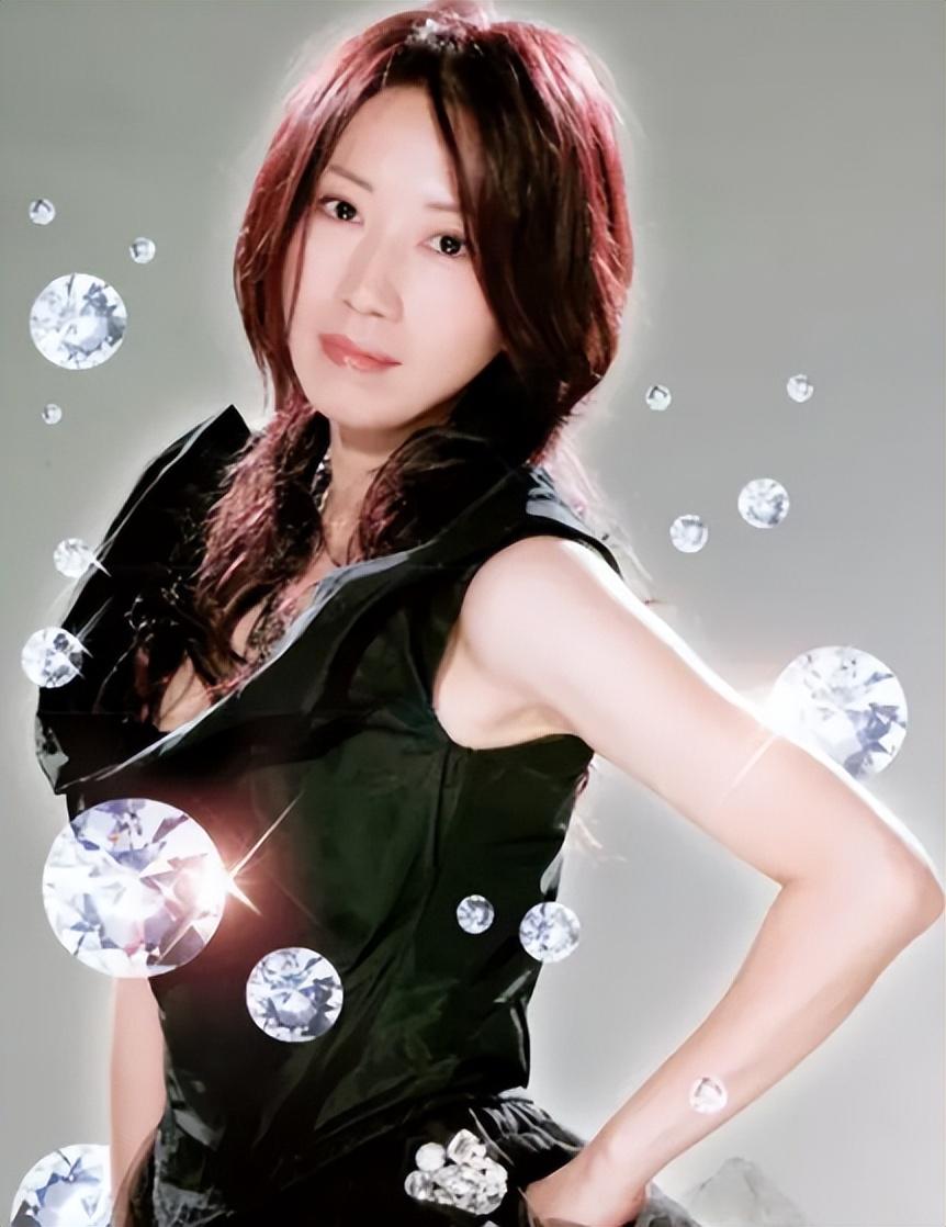 回顾李翊君:不顾家人反对嫁大17岁丈夫,试管婴儿成全一家人幸福