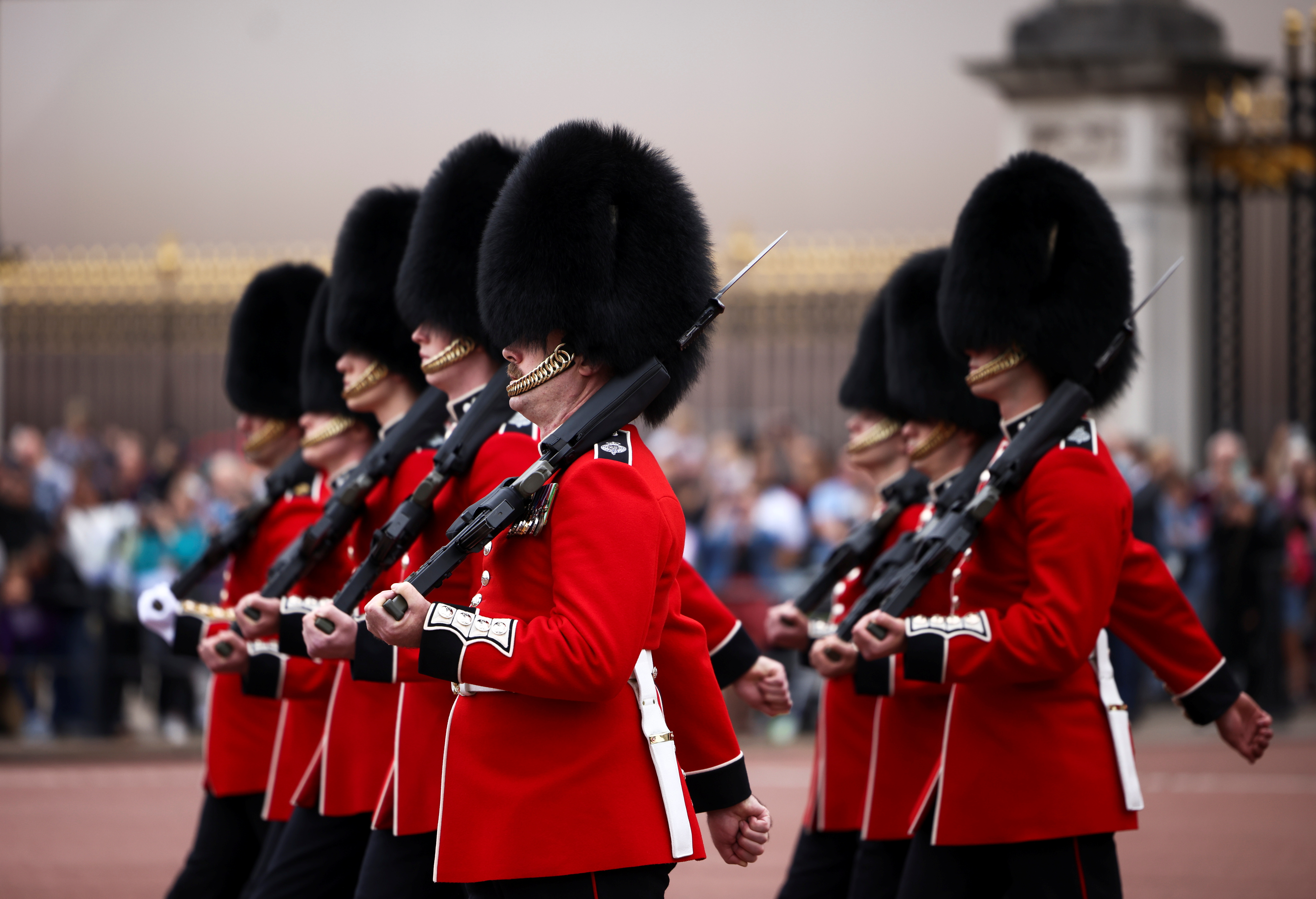 白金汉宫卫兵换岗仪式恢复举行