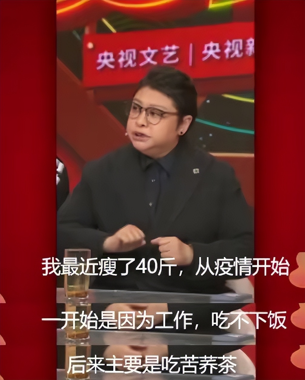 韩红成功减重40斤,扎丸子头穿牛仔裤,瘦出迷人线条,女人味十足