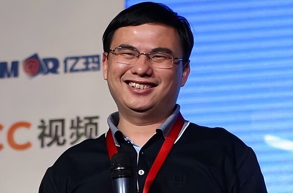 东莞首富张志东,跟着大学同学马化腾创业,赚到千亿后选择隐退