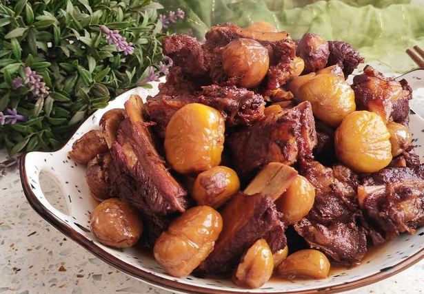 秋末冬初,滋补身体首选这道菜,补充蛋白质,养胃健脾,全家爱吃