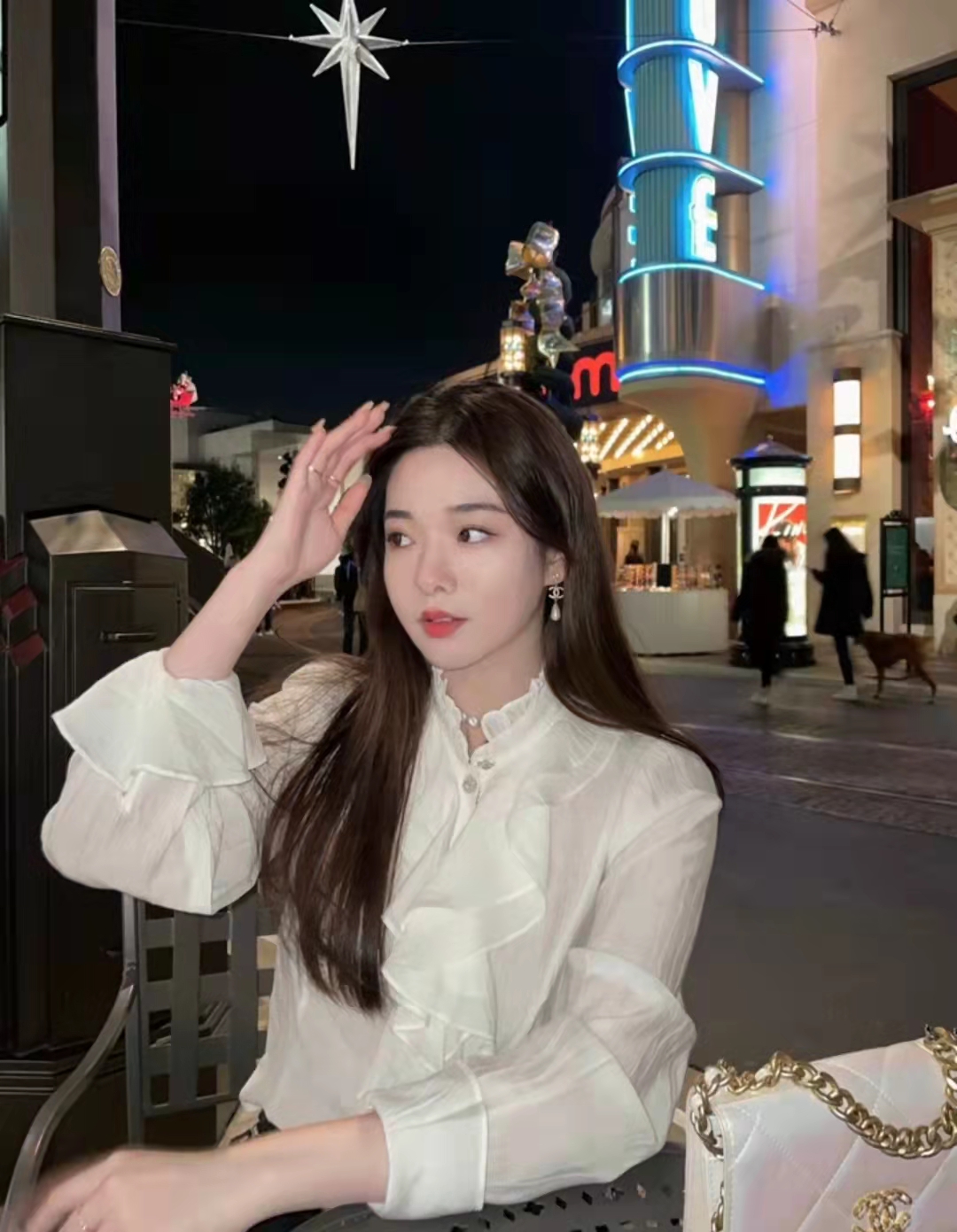 浙江一名女孩火了,从国外回北大读书,生活照曝光,颜值不低