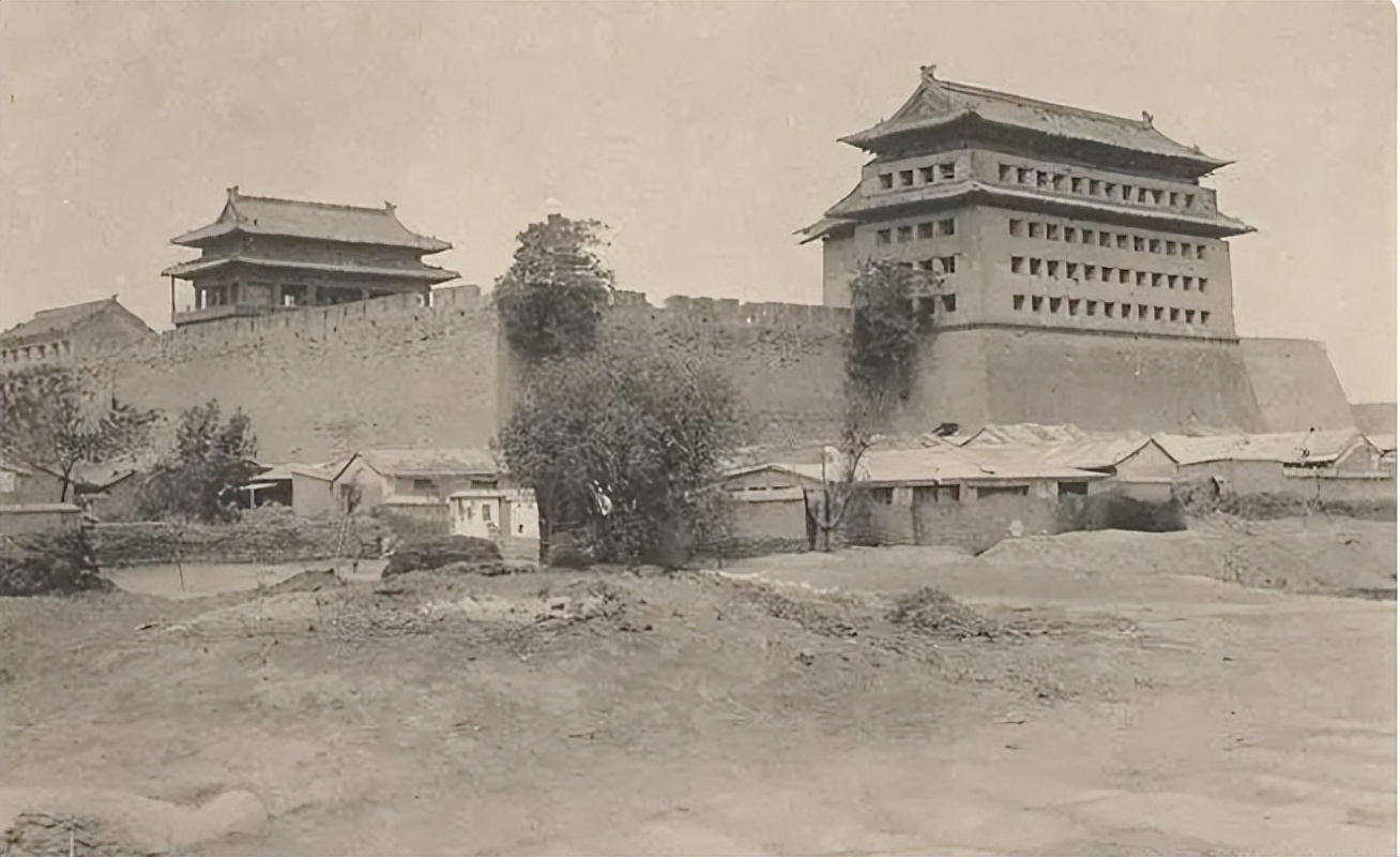 100年前老照片:北京的城门,有的已经损毁了