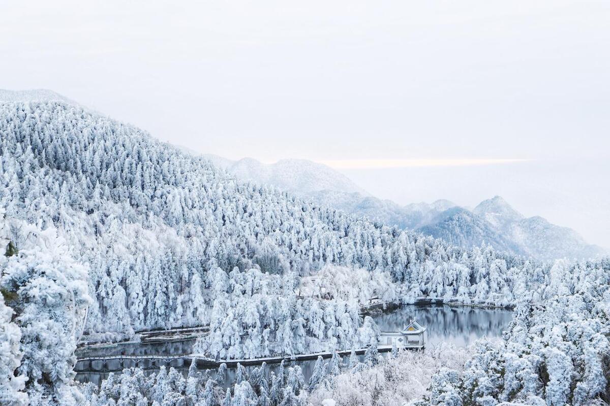 冬天越来越近了,许多南方的小伙伴迫不及待地想去看雪了