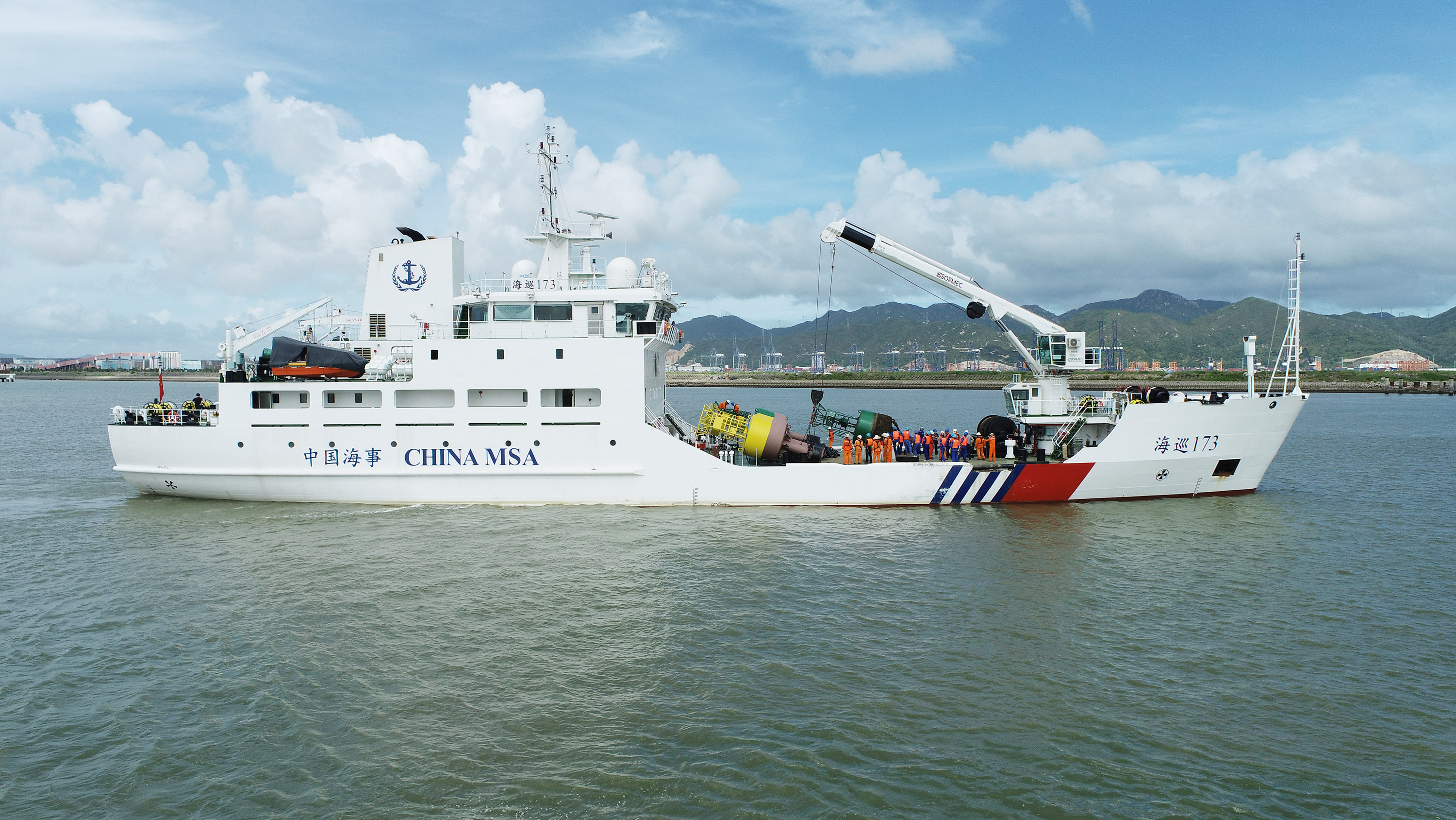 搭载北斗定位装置的大型航标船列编南海航保中心(2)