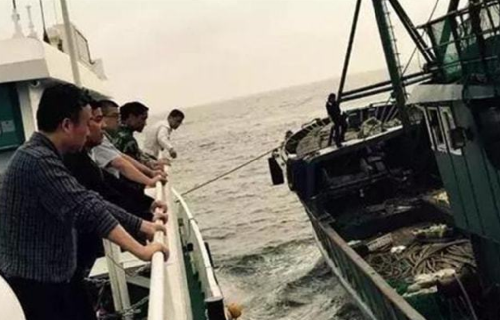 恐怖渔船鲁荣渔2682号:33人出海22人死亡,真实版太平洋大逃杀