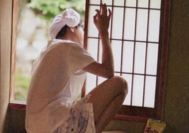 王俊凯录节目泡温泉,泡澡照刚发迅速走红,外形完全不像21岁