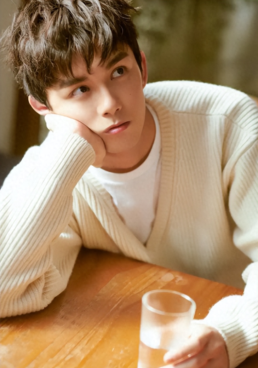 回顾吴磊曾经海报被撤直播叫停删戏份被拉黑后凭实力回归