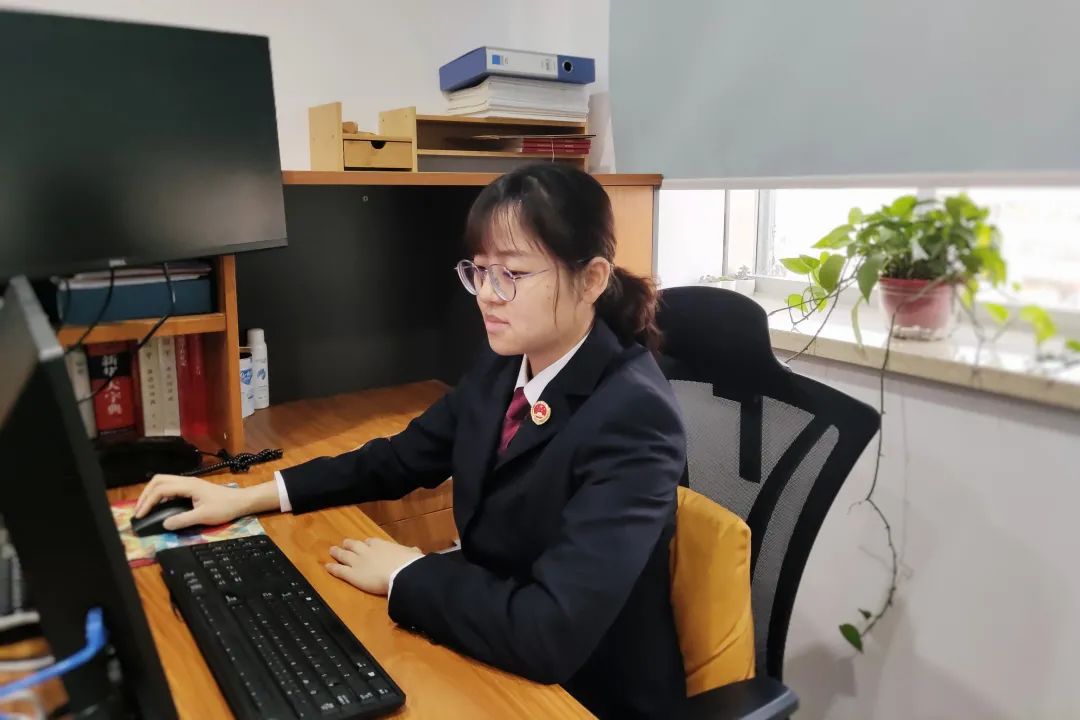 青检榜样丨杜芳:以笔为戎甘当司法工匠,厚积薄发兑现拼搏初心